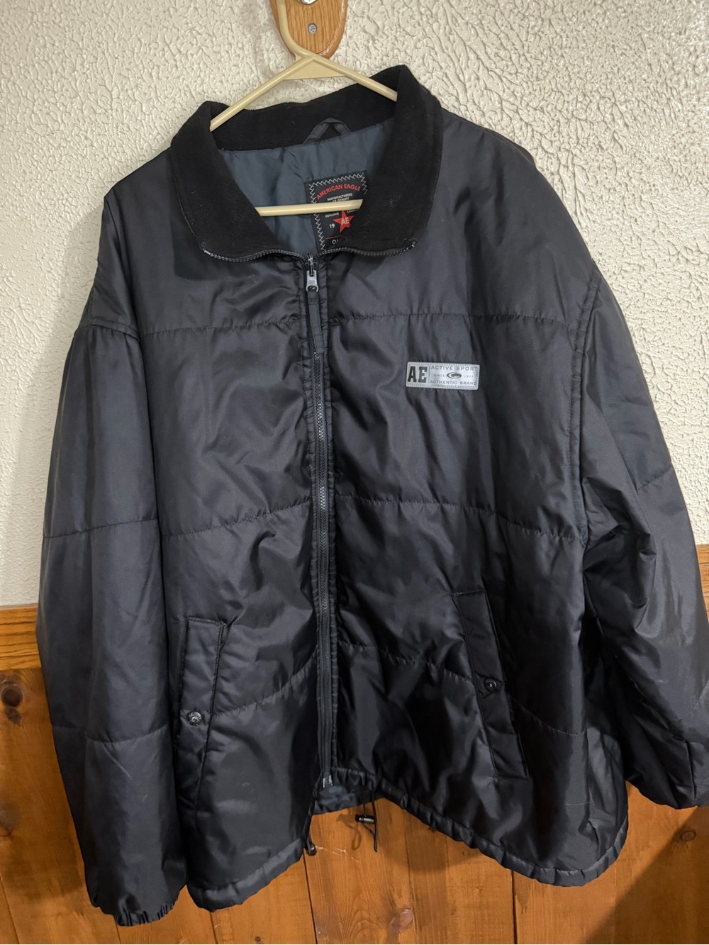 American Eagle Outfitters Men’s Black Puffer Jacket with Corduroy Collar